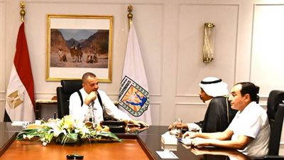 محافظ جنوب سيناء تبحث إقامة مهرجانات سنوية لسباقات الهجن بمدن المحافظة