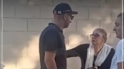 حنان سليمان تواسي نجل ناهد رشدي وتوصيه على شقيقته: خد بالك منها