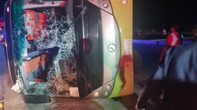 انقلاب أتوبيس يقل 43 سائحًا على طريق السويس- القاهرة