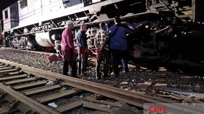 مصدر بالسكة الحديد: استدعاء ونش من الإسماعيلية لرفع آثار حادث تصادم قطاري الزقازيق