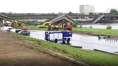 ألمانيا تسابق الزمن لرفع جسر دريسدن المنهار وسط مخاوف من الفيضانات