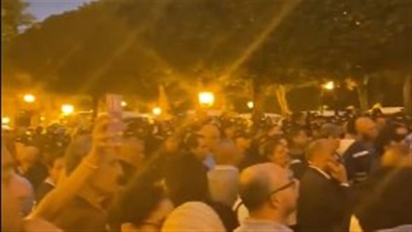 احتجاجات عارمة في