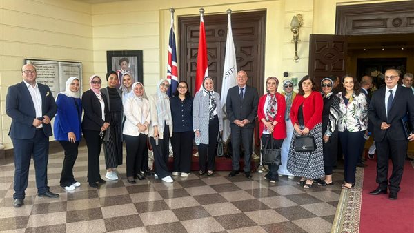 جانب من التوقيع 