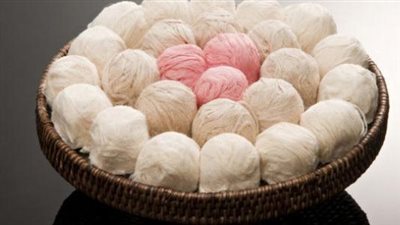 فرحي أولادك.. طريقة عمل غزل البنات في المنزل بدون ماكينة وبألوان صحية