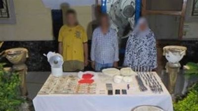 2000 قرص ترامادول.. ضبط تشكيل عصابي مسؤول عن مصنع لإنتاج الأقراص المخدرة بالمنوفية | بث مباشر