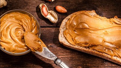 هتزيد وزنهم وذكائهم.. طريقة عمل زبدة الفول السوداني في البيت لأولادك