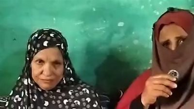 سيدة ببني سويف تستغيث: أمي بتعيط كل يوم عشان محتاجة عملية في عينها| بث مباشر