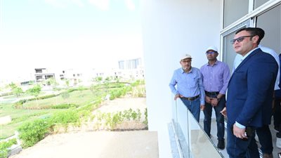 وزير الإسكان يتابع موقف تسليم الوحدات السكنية لحاجزيها بـ العلمين الجديدة 