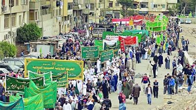 الآلاف يرددون الأناشيد الدينية.. احتفالية كبرى بمسجد الإمام الحسين احتفالا بالمولد النبوي اليوم