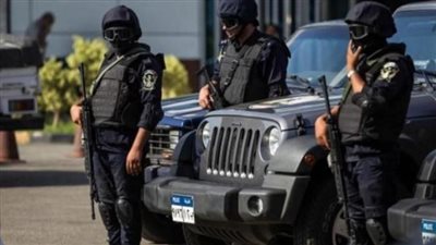 بيوزع فلوس على الناخبين.. ضبط أحد أنصار مرشح للنواب أمام لجنة بقرية المراشدة في قنا