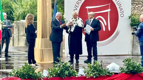 تكريم زاهي حواس من