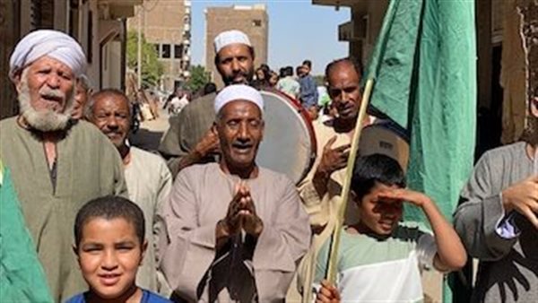 مسيرات حاشدة بالرايات