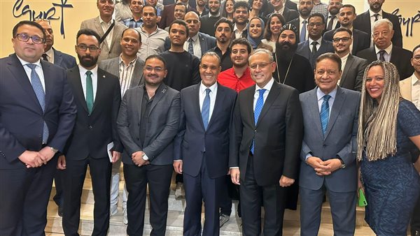 وزير الخارجية يلتقي