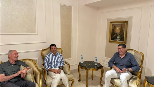 جلسة وزير الرياضة