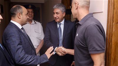 وزير السياحة يتفقد مبنى المجلس الأعلى للآثار بالعباسية ويتحدث مع الموظفين والعاملين 