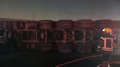 انقلاب مقطورتين على الطريق الأوسطي اتجاه حلوان