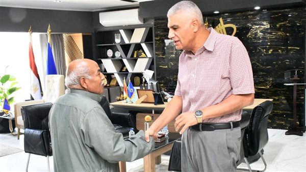 محافظ أسوان