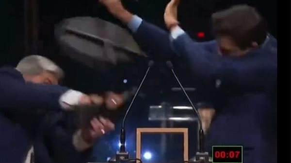 مشاجرة على الهواء