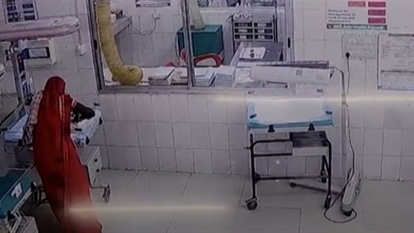 امرأة تختطف رضيعة