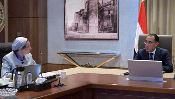 رئيس الوزراء ووزيرة