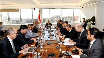 وزير الإسكان يتابع مع مسئولي شركة CSCEC الصينية معدلات تنفيذ أبراج العاصمة والعلمين الجديدة