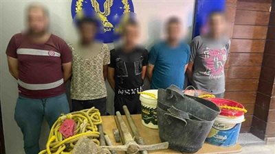 حفرة 10 أمتار.. القبض على مالك عقار وآخرين لتنقيبهم عن الآثار بالتبين