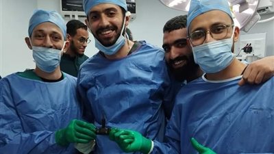 طاقم جراحة ينجح في استخراج مفك حديدي من رقبة طالب بالفيوم