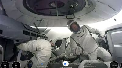 عودة تاريخية.. القصة الكاملة لأول رحلة سير في الفضاء لرواد غير محترفين