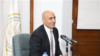 في اليوم العالمي للمعلم.. وزير التعليم: تضع الدولة على عاتقه بناء الأمة وإعداد أجيال تقود المستقبل