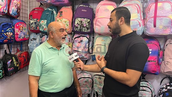 تاجر أدوات مدرسية