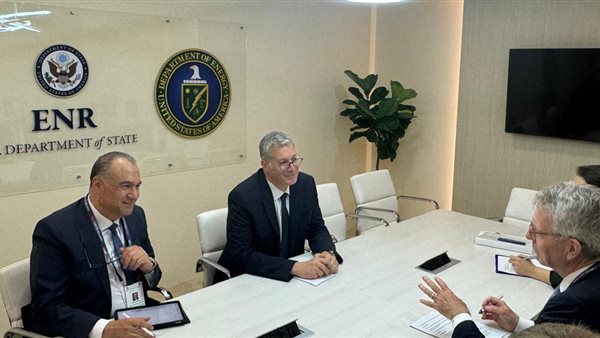 جيفري بيات مساعد