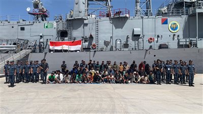 تُقل 45 فردا.. القوات البحرية تنجح في إنقاذ مركب هجرة غير شرعية على حدود السلوم