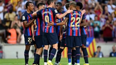 فليك يحشد قوة برشلونة الضاربة لمواجهة فياريال في الدوري الإسباني