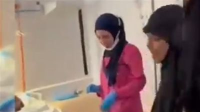 أم تواسي عروسين في لبنان بعد إصابتهما بالعمى إثر انفجارات البيجر: أين العروس الجميلة؟