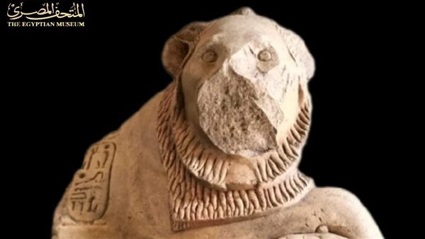  تمثال الأسد الرابض