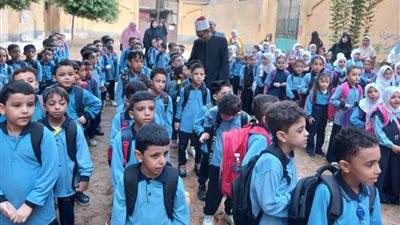 بحضور طابور الصباح والإذاعة المدرسية.. رئيس القاهرة الأزهرية يتابع انطلاق الدراسة بمعاهد المنطقة| صور