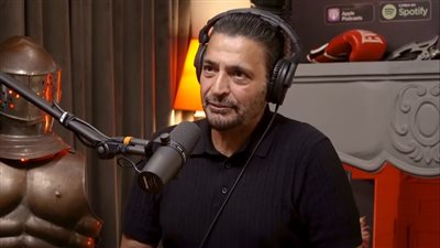 حميد الشاعري يعهد بصمته الصوتية لشركة ذكاء اصطناعي لإنتاج الأغاني بعد رحيله 