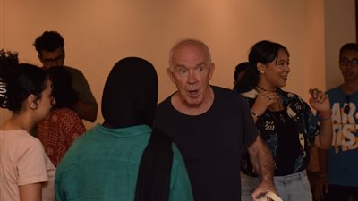 «سر شائعة حقيقة».. مدرب أسترالي يقدم ورشة تمثيل بمهرجان الإسكندرية المسرحي الدولي