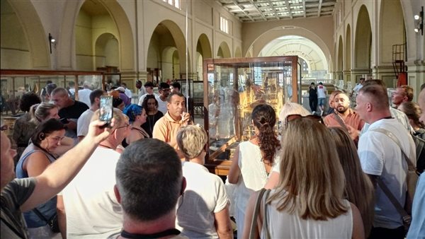 إقبال كبير من الزائرين