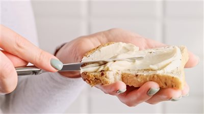 كيري 100%| طريقة عمل الجبنة الكريمي في المنزل.. 4 وصفات لسندوتشات المدارس