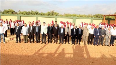 وقف في الطابور.. محافظ الشرقية يفتتح مدرسة السيدة نفيسة مع بداية العام الدراسي