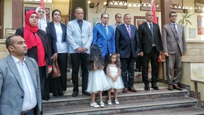 اليوم.. محافظ بورسعيد يشارك طلاب المدارس طابور الصباح