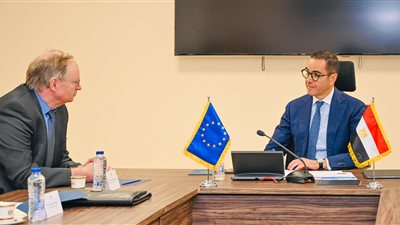 وزير الاستثمار يلتقي سفير الاتحاد الأوروبي بالقاهرة لبحث تعزيز التعاون المشترك