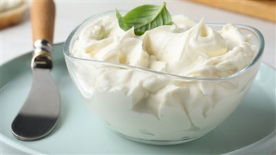 غذي أطفالك| طريقة عمل الجبنة الكريمي بالزبادي.. أسهل 3 وصفات