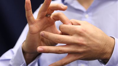 التضامن: إنشاء منصة إلكترونية للغة الإشارة الرسمية في مصر قريبًا