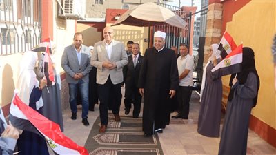محافظ القليوبية يتفقد عددًا من المعاهد الأزهرية والمدارس لمتابعة انتظام الدراسة