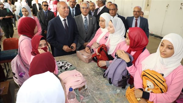 محافظ القاهرة خلال