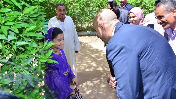 وزير التعليم يجبر