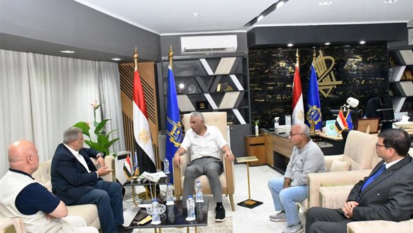 محافظ أسوان