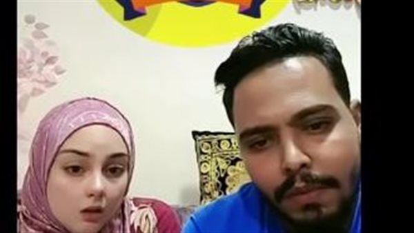 زوج يطلق زوجته في